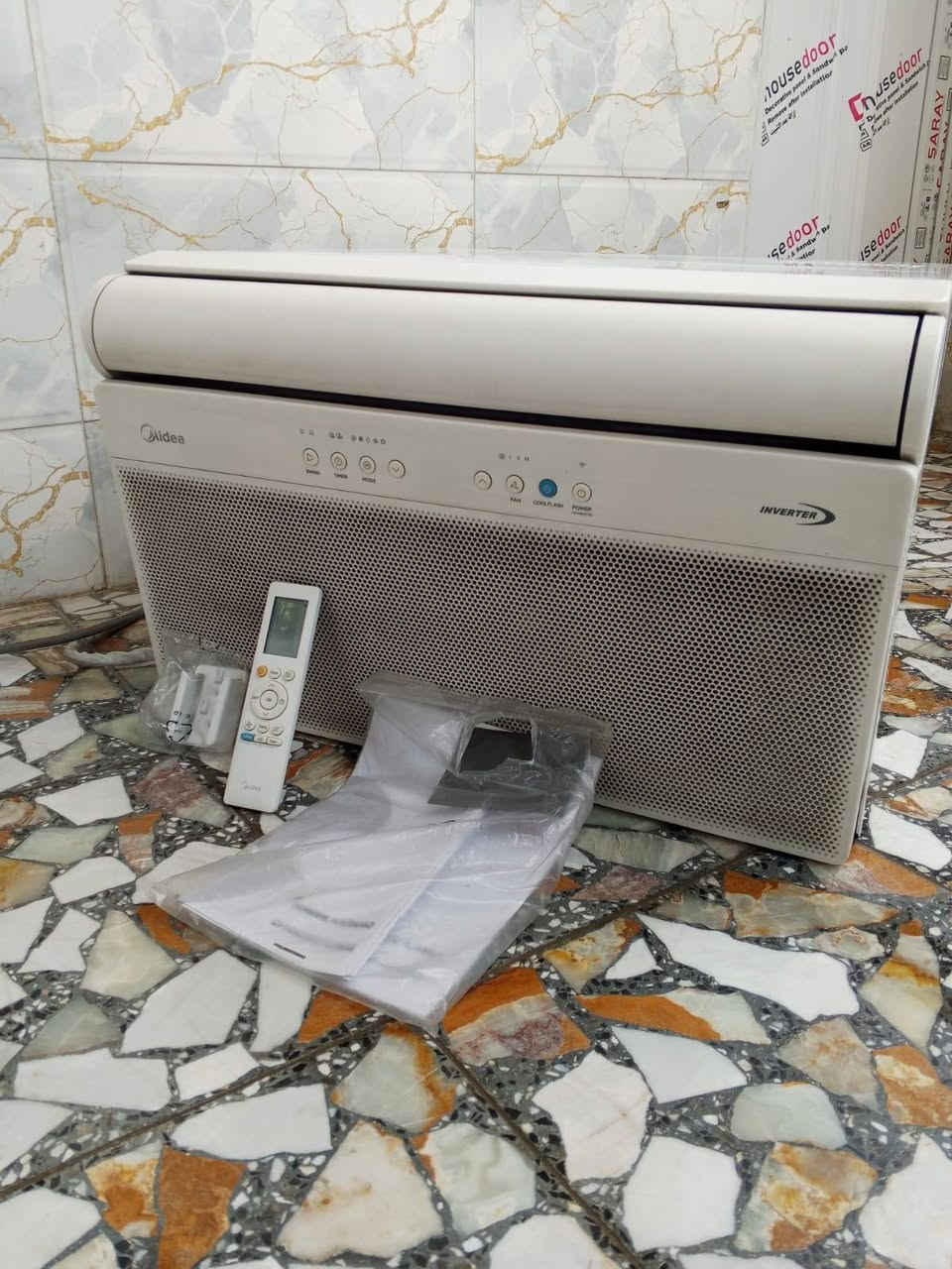 السلام عليكم مكيف ميديا طنين انفيرتير استخدام شهرين نظافه 100%100 مكان بغداد سعره 350 تحكم امبيريه اتصل / واتساب ***********
