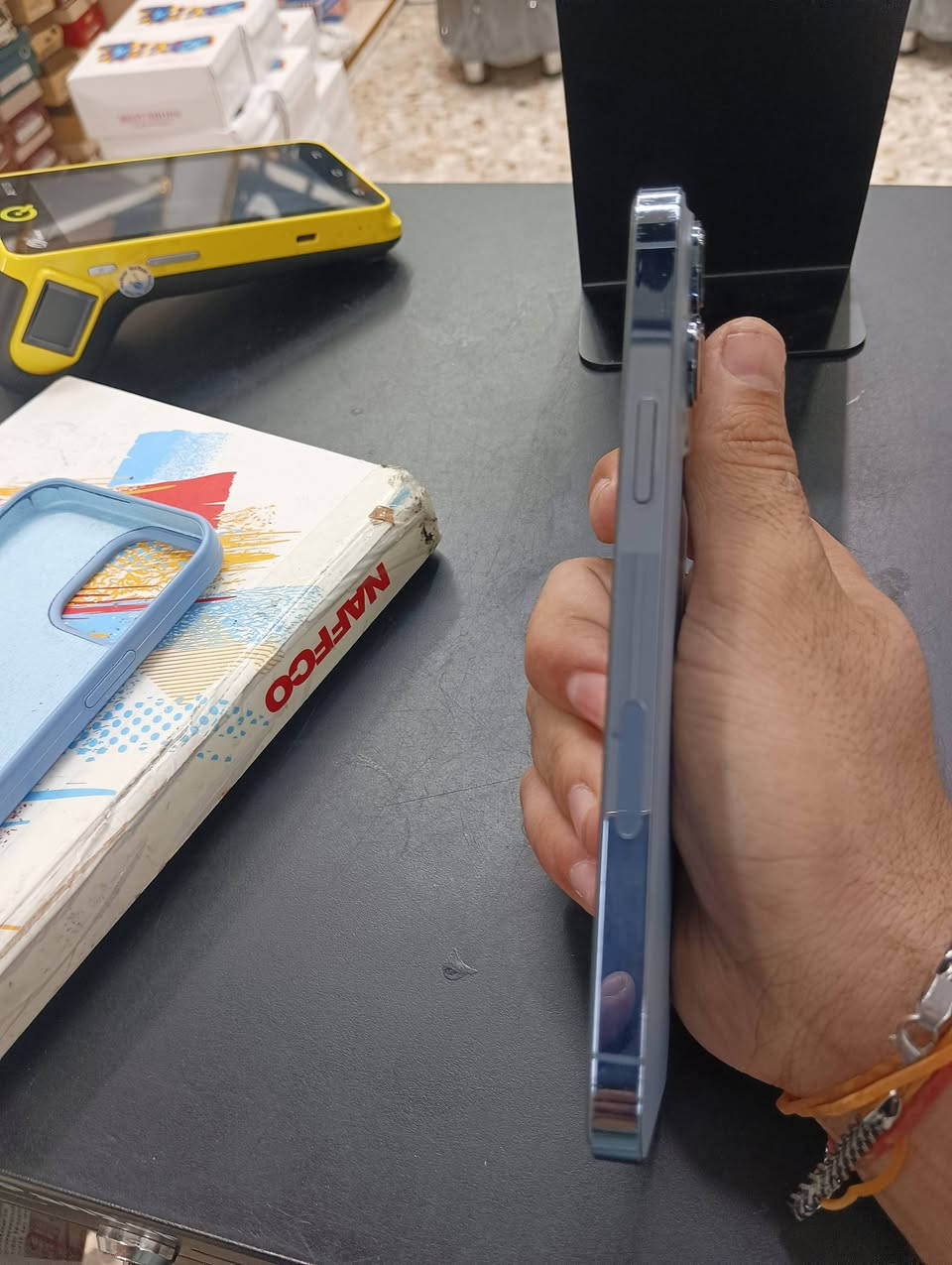 ايفون 13برو ماكس البيع جهاز اخو جديد 
فقط بطاريه مبدله بي وصليه باقي جهاز مكفول 
عنوان بغداد حي الحسين  السعر 675 وبي مجال بسيط
***********

