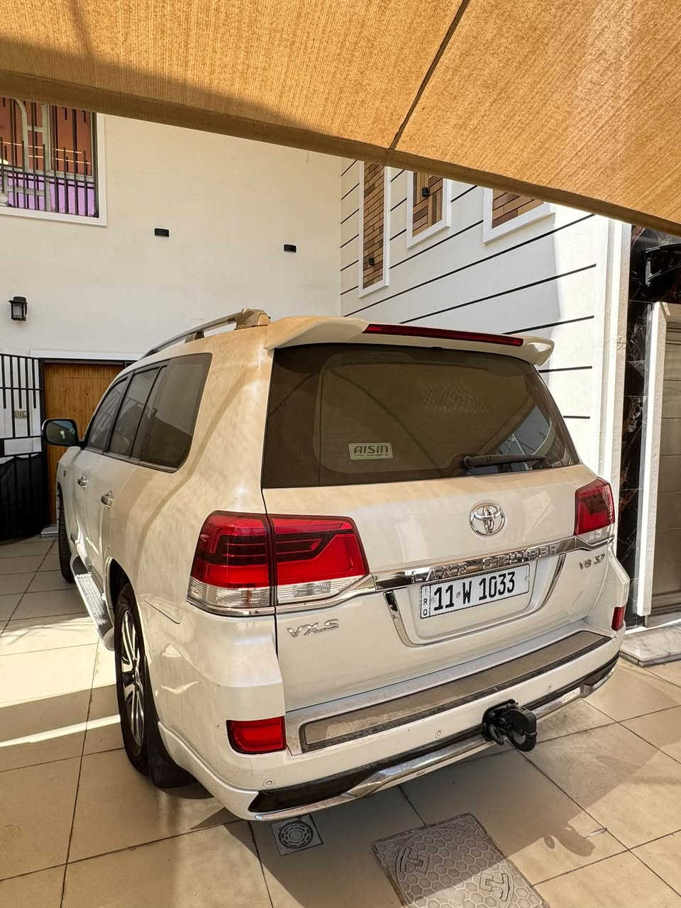 السلام عليكم لاندكروز VXS مواصفات لكزز
محرك 5.7 v-8 
السياره فول مواصفات 
 عليها رقم مميز 
 ومغلفة ppf
ماشية 239 الف
السعر 54 الف دولار قابل للتفاوض 
مكاني بغداد ‭***********‬
