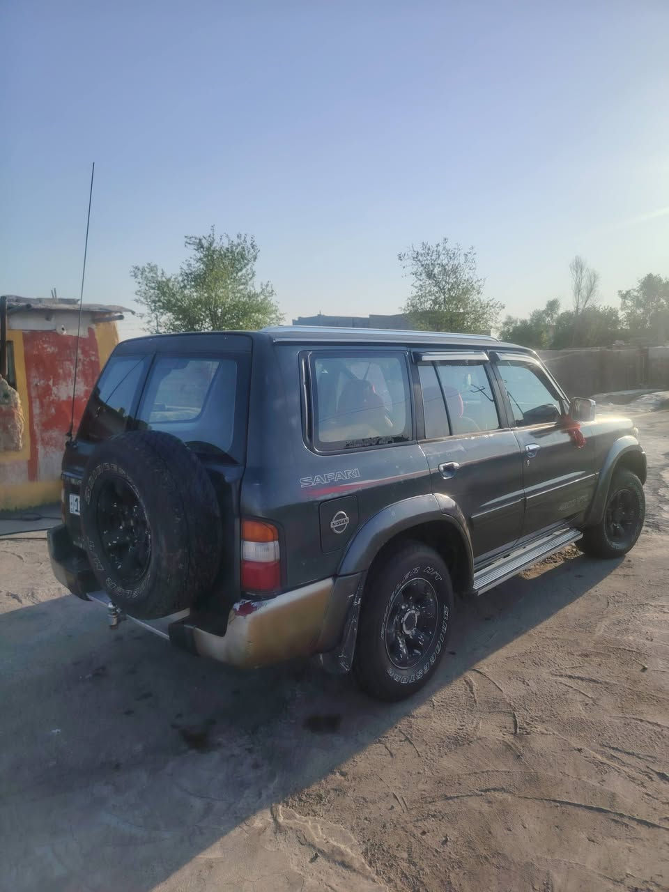 الغوالي نيسان باترول سوبر سفاري موديل1997شكل 2005 بغداد بسمي مشروع وطني هزه 2025 هسه نحجي المواصفات بيهه منضومه غاز تانكي 120لتره يعني انسه الصرف السوبر سفاري غني عن التعريف مكينه 4500نوزل فور ويل كير اوتماتيك كله شغال 3قطع تبريد محتاج بس غاز فتحه سلايد ادروف تحكم ستيرن مسجل سيدي بلوتوث مري تحكم كهربائي كشن كهربائي وكشن السكن كذالك كهربائي جام 4كهربائي سنتر لوك كشنات جلد السياره 1/1 صدر امامي  كوله جديد كهربائياتة كولهه شغالة وبلاديه السياره مكفوله من الضربه  وتجي وتفحص بعينك مكفوله السعر 100
***********
***********
