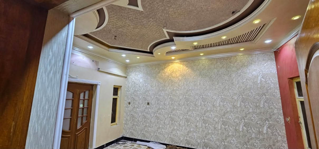 بيت طابقين الايجار في حي الجامعة
القبلة ***********
طابقين 
4 غرف نوم
1 صالة استقبال
2 هول
مطبخ
مخزن كبير
مخزن مطبخ صغير
ثلاثة مجاميع صحية
اناره كاملة
سقيفتين لوقف السيارات
خط انترنت
خط مولد
خط ماء حلو
حديقة كبيرة
خزان ماء
مضخة ماء
كامرات مراقبة
als
مبلغ الايجار 1,500,000
ملاحظة: مبلغ الايجار شامل اجور الماء والكهرباء
