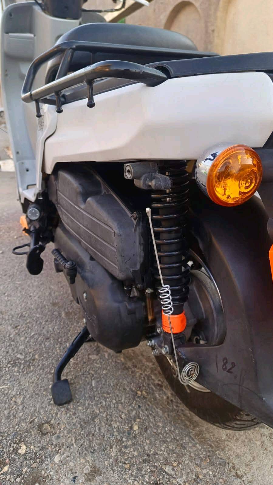 للبيع بيكم 60 حديث نوزل دراجه جديده صا لها اربعه اشهر من منزلها ما بيها اي خلل كهربائياتها كلها شغاله 
لايت زنون بغداد مدينه الصدر 
***********