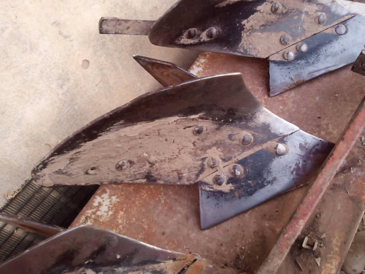 سلام عليكم سجج مال مكينه عنتر حجم 8 نضيفات كلش السعر 200 وبيه مجال مكاني واسط كوت رقم الهاتف ***********
