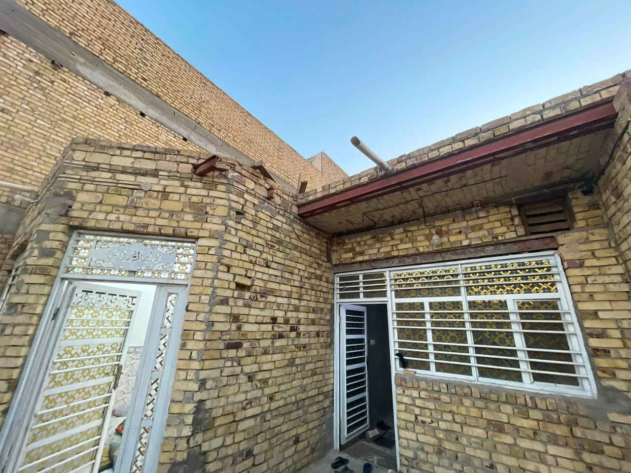 �🔥 للبيع دار سكني – حي الوحدة 4
📍 حي الوحدة 4 – قرب جامع الإمام الرضا
📐 المساحة: 150م
📜 طابو صرف
🏗️ أساس كونكريت مسلح
🛣️ موقع مميز على شارعين

🏡 يتكون من:
▫️ غرفة
▫️ صالة
▫️ استقبال
▫️ مطبخ

💰 السعر يُذكر عند التواصل عبر الواتساب
📲 واتساب واتصال:***********
