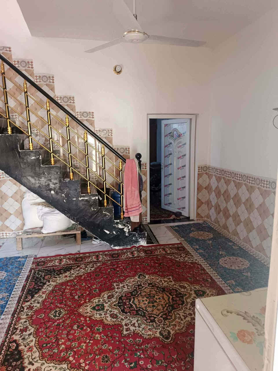 السلام عليكم دار للبيع مساحه 110م بناء حديث الموقع بابل محاويل.حي الدور مكون من استقبال+ غرفه نوم واحده +مطبخ+ هول +صحيات خارجيه +حمام داخلي ملاحظه مستعجلين على البيع السعر 35 وبي مجال للشاري
متوفر كافه الخدمات ماء أسالة خط مولد مدارس قريبة جداا بنفس المنطقة
 للاستفسار الاتصال على الرقم ***********
او ***********@
