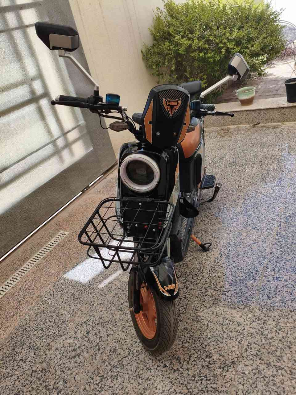 دراجه شحن نوع HIX فئت H900 جديد بطاريات جديد شرط الفحص السعر 500 وبيهة مجال قليل اليحب يراسل على الواتساب على الرقم ***********
