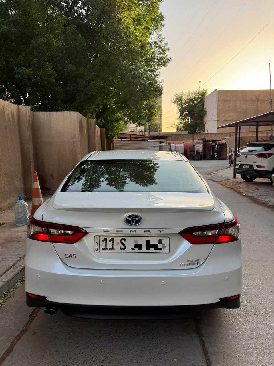 ‏….
كامري 2023 هايبرد وكاله عبد اللطيف جميل فول 1/1 GLE
 ماشيه35 الف كيلو مكفوله من كلشي   
  فتحه وبرده وكرسي كهرباء وشاحن واير ليس جديدا جدآ السياره مكانها بغداد باسمي تحويل ثاني يوم 
السعر 226 بيها مجال قليل حك الجيه ***********
