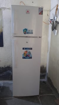 ثلاجه وغراض بيت للبيع وغرفتين نوم اخشاب 07728455129