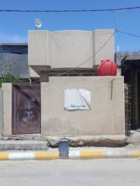 دار 100م للبيع الموقع حي العسكري خلف المدارس قرب الملعب التارتان  يتكو...