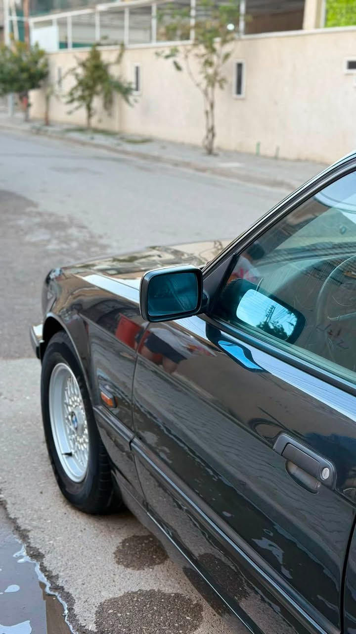 السلام عليكم اخوان
Bmw 530 1993 V8
سياره بحالة الوكاله مصبوغه صبغ عام للجماليه فقط بدون حادث او معجون فتحة سقف و داخل جلد مطعم بصاج كهربائيات شغاله كله الممشى 194 الف حقيقي تبريد ثلج والمعروف عل 8 سلندر تبريده قوي 
بيه نقوصات قليلة 
السعر 95 وبيه مجال قليل 
***********
