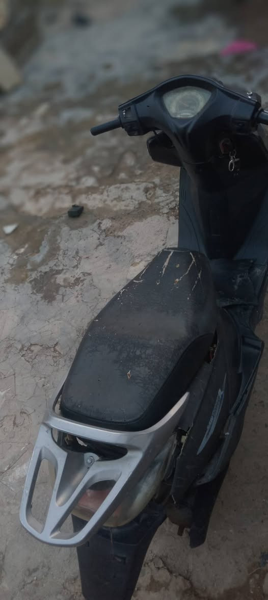السلام عليكم دراجة صيني شغاله كهربائية شغله وسلف 
وهندر  ومكينه نضيفه ومفتوحه مره واحده البيع السعر 275  وبيه مجال رقم الهاتف ***********
