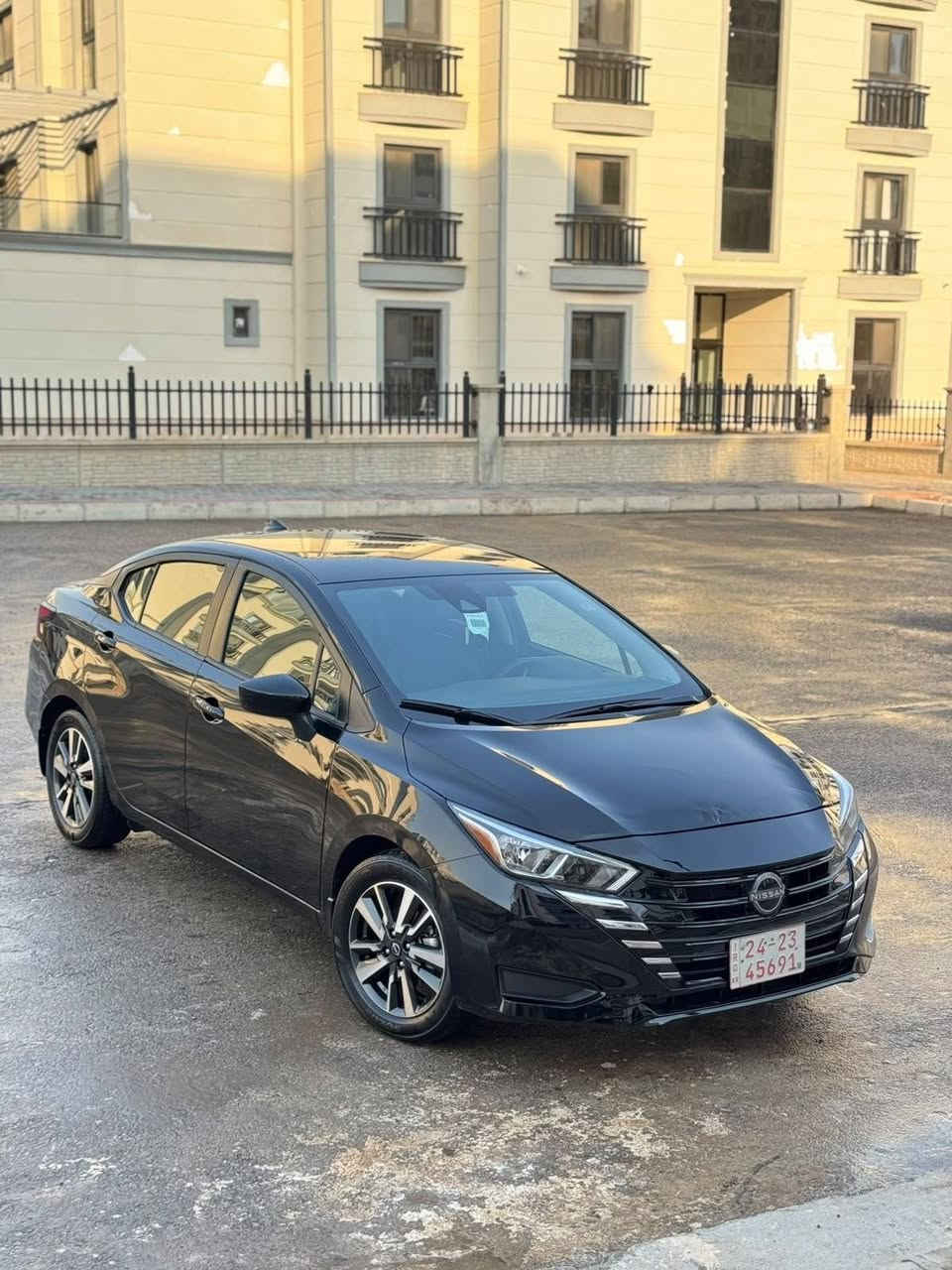 nissan versa ***********
مؤديل 2024 
مواصفات SV 
( به سمه ، شاشه الكترؤنى ، مؤبايل شه حن ، شاشه گه وره و كاميرا ، ٥ رادار ، خه تى جاده ، ويل كرؤم). بي ده عم بي ارباگ دوو كليرى امريكا هه يه. بي ارباگ هه موو شتيكى به شه رت. ٣ مانگ كاتى له گه له*********** أربيل, العراق
