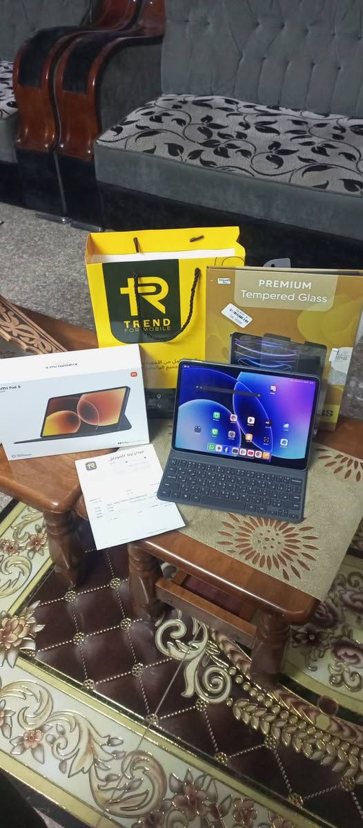 السلا عليكم ايباد جديد مستعجل على بيعته بي ضمان توازيت لان عندي معهد محتاج راح ابيعه 600الف وبي مجال  مكاني بغداد نهايه حي اور هاذا وصل ضمان 
للبيع: تابلت شاومي باد 8 (8Xiaomi Pad ) - شبه جديد مع ضمان سنة! 📱
للبيع   بحالة الوكالة مستخدم أيام قليلة جداً ومكفول كفالة كاملة.
⚙️ المواصفات والمميزات:
الذاكرة والتخزين: 256 جيجابايت (256GB).
الذاكرة العشوائية (الرام): 8 جيجابايت (8GB RAM).
اللون: أزرق مميز وأنيق (Blue).
الحالة: نظيف جداً وأخو الجديد تماماً، بدون أي شخط أو عيب.
🛡️ الضمان والملحقات:
الضمان: مكفول ضمان سنة كاملة (ضمان أجهزة الأندرويد من مركز ترند للموبايل) تاريخ الشراء 2026/08/06 يعني الضمان فعّال ومستمر لسنة كاملة!
الملحقات: يأتي مع الجهاز شاشة حماية (Glass) مثبتة عليه لحماية الشاشة، بالإضافة إلى وصل الشراء الأصلي لضمان حقك بالصيانة أو الاستبدال حسب سياسة الوكالة.
السعر: [اكتب السعر المطلق هنا] د.ع
مكان التواجد: [اكتب مكانك هنا، مثلاً: بغداد / ..]
للتواصل والاستفسار: يرجى المراسلة على الخاص أو الاتصال على الرقم: [***********

