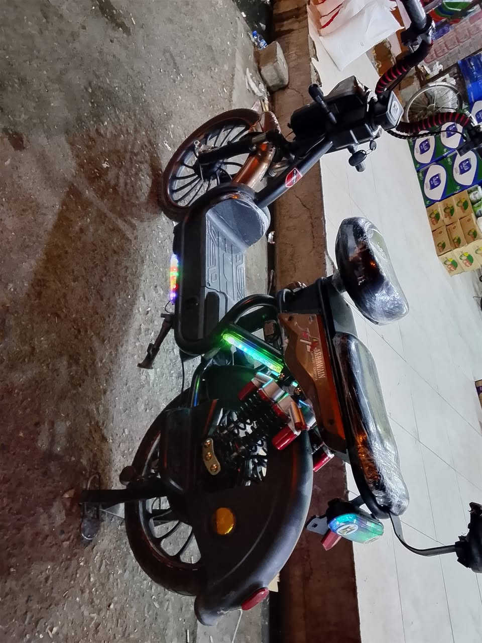 مرحبا بايسكل شحن للبيع مرتب سرعه 99 يشتغل 5 بطاريات شاحنه اصلي غراضه كامله شلع تجي تفحص وتتوكل مكاني كركوك حي العسكري استفسار خاص يرهم مراوس هم سعر بل خاص الرقم ***********
