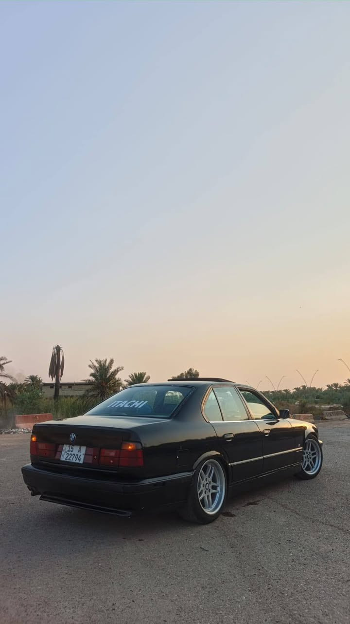 السلام عليكم 
BMW 525iA

1992

رقم انبار دولي بسمي مشروع وطني 

سنويه وهزه جديده 

مسكر فانوس 

كير اوتو

مكينه وكير خير من الله

ويل m18 مع تخم تاير جديد

كهربائيات كلها شغاله 

غرفه جلد جديده

سلايد طكتين

بجم عريض
 
السعر64$ وبيها مجال بسيط
مكان السياره ديالى جديدة الشط

***********
