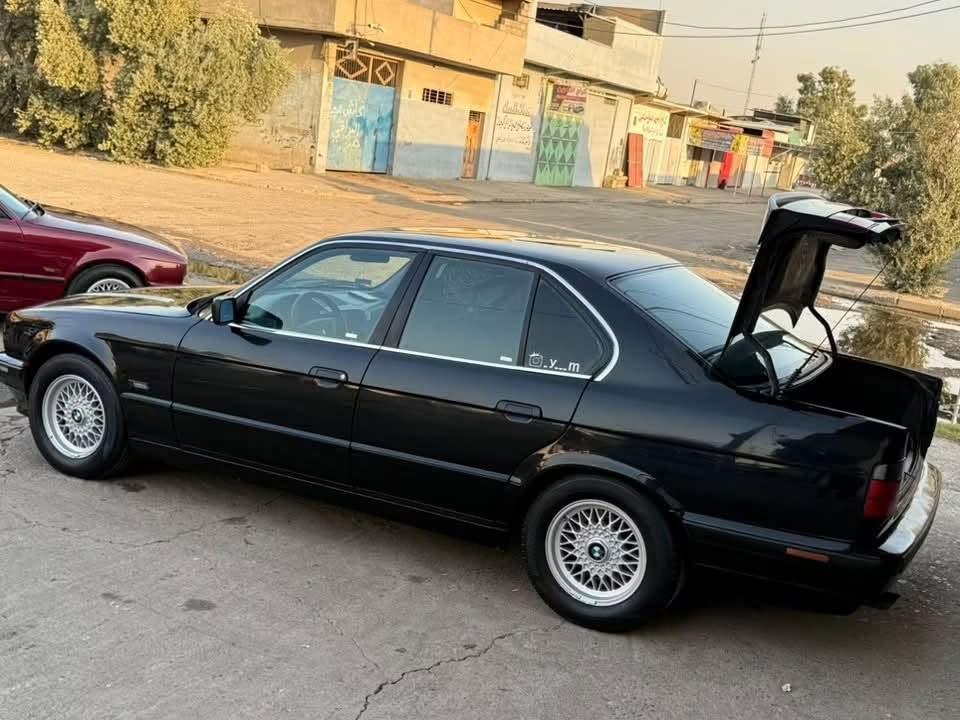 سلام عليكم

BMW525 مسكر فول مواصفات 

(بيع فقط)

موديل 95 اصل

سياره حيل حلوه احلى من الصور 

كير ومحرك شرط 

تبريد قطعتين ثلج 

طخم تاير نضيف 

صدر امامي خلفي فوك النص عمر 

وايرمنيه كلها شغاله 

ضفاير نضيفه ما مجطله 

لايت زينون

مصبوغه جماليه فقط

باقي التفاصل موضحه بل صور 

مكان السياره موصل 
سعر 65
اخي اذا ما تعجبك اعبر المنشور كلمن بل يصرفله 

0***********

نص مكتوب في الصور:
- @.y_.m