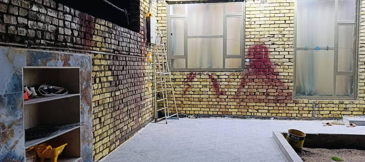 🔴 يعلن مكتب بركات الجواد للعقار 
دار للبيع بالكوت الجديده شارع اليوده 
المساحه _ 350 متر  _ طابق واحد ركن على شارعين 
غرفة عدد 2 _ 6ونص × 4
استقبال 8 ونص × 5
هول 16 × 5
مطبخ بارد 4×4
مطبخ حار 6 × 4
مجمع صحيات عدد 3 
سنة البناء / 2023
للاستفسار الاتصال على الرقم 
***********
***********
