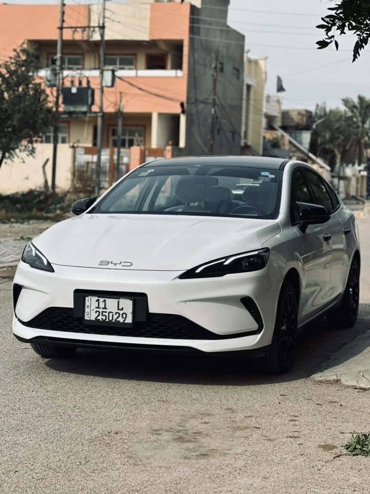 بي واي دي سيل فايف BYD Seal 05
موديل 2025 لون ابيض 
رقم بغداد بأسمي 
ماشية 19 الف كيلو 
على HEV تقريباً 11 
على الEV تقريباً 8 

مواصفات السيارة معروفة 
كاميرا حساسات لد امامي خلفي تبريد قطعتين مثبت سرعة جام اوتو وغيرها من المواصفات

عليها اضافات 
- ويل كب تو سايس عريض عنكبوت 
حجمة ١٧ مو ١٨ يعني ما بي طسة او دوية 
صناعته تايوان اصلي تخمين بالعراق فقط 
اني ماخذ واحد وولد بسليمانية اخذ واحد 
- قمارة ppf اسود لامع 
- كفرات باتمان وسبايدر ويدات 

السيارة بيها ملاحظات بسيطة 
بالجنطة وبباب السكن PDR وبالبنيد شخط بسيط

رايدها ب19,200 بيها مجال 
هذا السعر بدون الويل
سعر الويل وحد 
اني اخذته ب٧٥٠ الف بدون تايرات
احسبه ب٧٠٠ هو والتايرات للمشتري
***********
