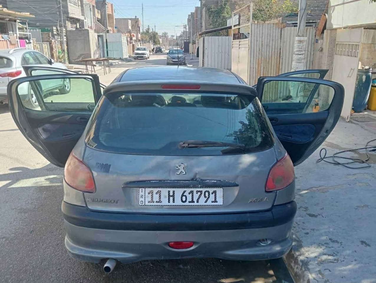 السلام عليكم
سيارة بيجو 206 موديل 2006
مكينة 1600 كير اوتو ماتيك رقم بغداد انكليزي هزة جديدة وسنوية
2030 تدفئة شغال و التبريد نقص غاز فقط ،جام الابواب كهرباء 
دوشمة جديدة و الارضية جلد جديدة  السيارة كشرها شوية تعبان و مابيها اي نقص 
 وبالعافية على الي ياخذها
السعر 32 وبيها مجال بسيط مكاني الشعب
متواجد فيس و رقمي ***********
