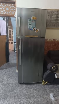 ثلاجه نظيفه وشغاله للبيع مكان الشعب 07716829630