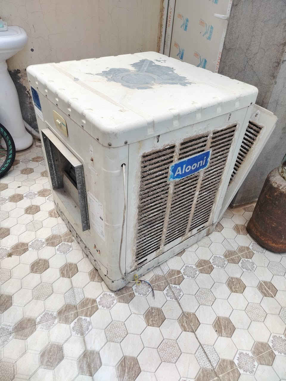 للبيع مبردة هوائية Bigair (Alooni) موديل AC-1435
صناعة إيرانية.

محرك 1/4 حصان.

تبريد ممتاز وكفاءة 80%.

تعمل على كهرباء 220 فولت.

دفع هواء جانبي.

بحالة جيدة وتعمل بدون مشاكل

مناسبة للبيت أو المحل.

السعر: 40 الف (قابل للتفاوض بالمعقول).

للاستفسار أو المعاينة الاتصال على رقم ***********
