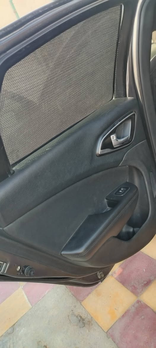 السلام عليكم c200 موديل ١٦ كير 9 نمر  محرك 2.400  تبريد كفالة ضربتها جانبية رقم انكليزي الهزة مامنتهية تحويل مباشر البجم بيه جراد عوزة رش وحدادية الأمامية تعبانة  السعر ٧٨ وبيها مجال
***********
