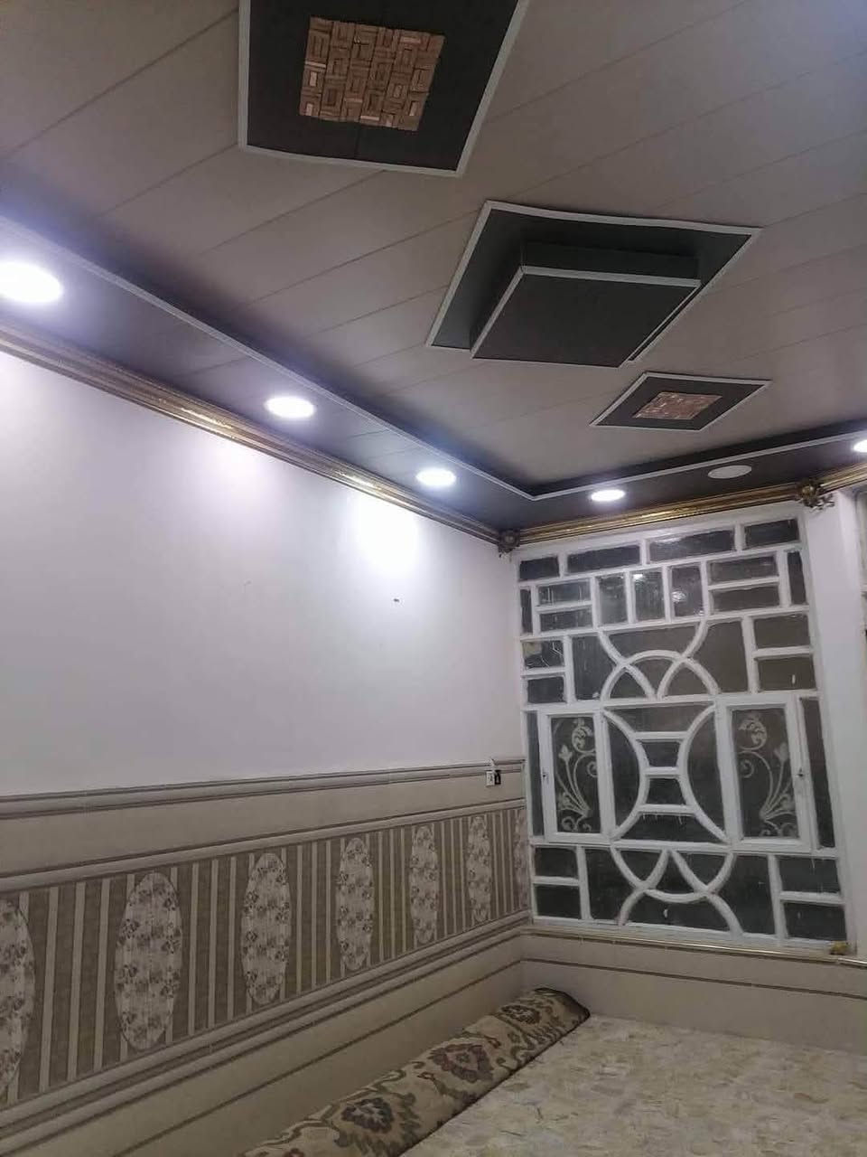 بيت للايجار مساحه 150متر طابق واحد غرفتين نوم مطبخ ستقبال كلدور صحيات موقعه شارع 60 خلف مدينة حمورابي السياحة  تفاصيل 
***********
***********
