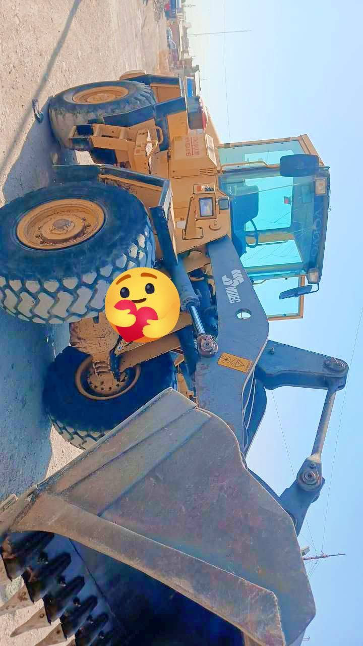 شفل فالفو حجم 90c  مكفول كفاله عامه  اكسن كير محرك صبخ كفاله عامه شفل مشتغل 20الف ساعه بلاديه تبربد تدفه  رقم سنويه اربيل لل 2032   رجاء مو شراي لا تتصل ***********
