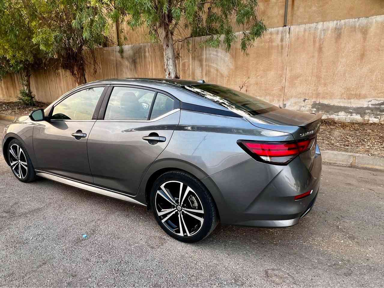 نیسان سێنترا ئێس ئار ٢٠٢٢ 
بەس بونیت سبوغ بێ داخلی بەشەەتی فەحس
٣٩ هەزار مایل ڕویشتووە
ڕادارو بەردی گزوز بیلادی
رەقەم شاسی دانماوە

نرخی (١٢٦) مەجالی کەم
واتساب (***********) أربيل, العراق

