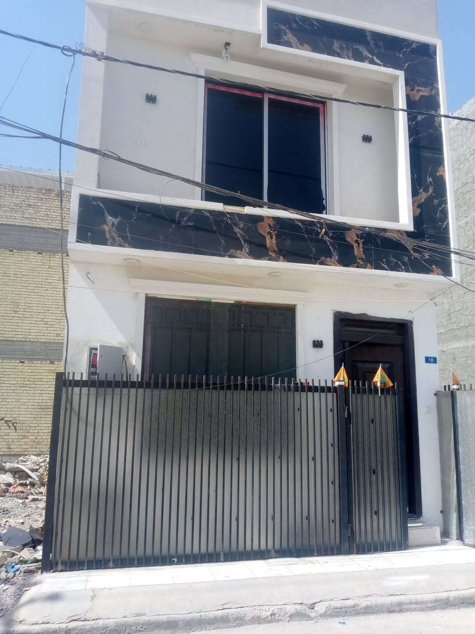 سلام عليكم بيت البيع 50 متر حديث طابقين ونص ثلاثه غرف تشجير مقابيل البيت سعر 150 وستفسار   ***********
