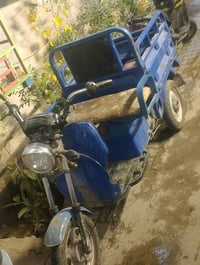 ستوته صغيره شحن بطاريات جديدة نضيفه وسريعه كلش الله شاهد بطاريات 5 فقط...