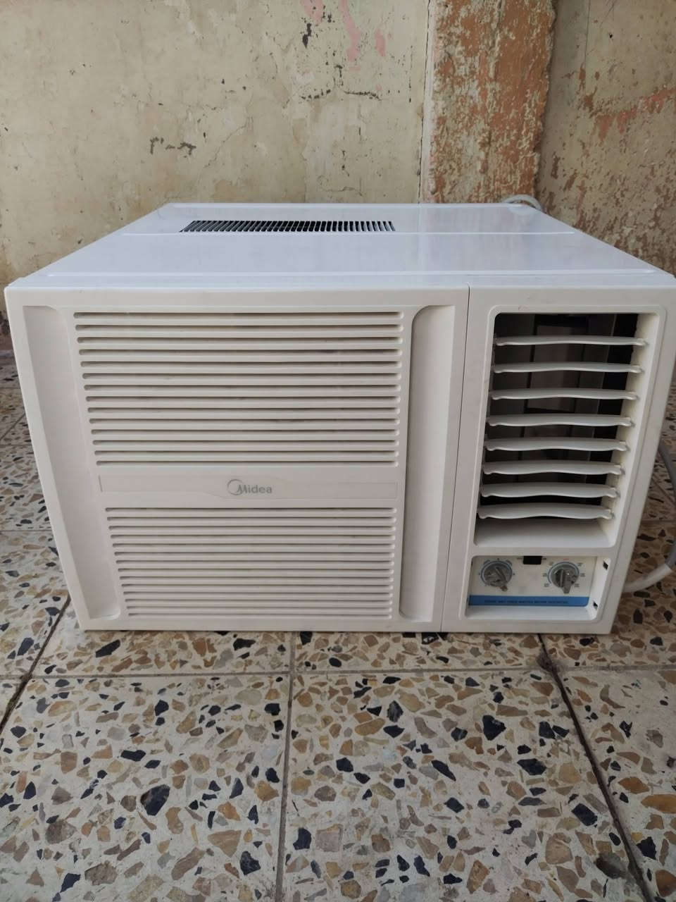 مكيف جديد للبيع السعر 275 بعقوبه التحرير الرقم ***********
