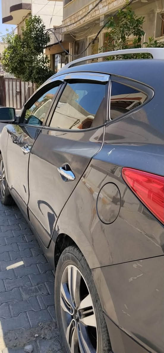 مكلف بالنشر 

توسان 2014 امريكي 
سيارة مثل ما موضح بالصورة وبيه بالباب الورة السايق صبغ وجاملغ مصبوغ هم 
محرك مبدل جيدد
فول موصفات لمتدد بنراما بصمة تبريد قطعتين كشنات جلد شاشة اندرويد 
تبريد عاطل 
مكان السيارة بغداد 
رقم التليفون ‭***********‬
