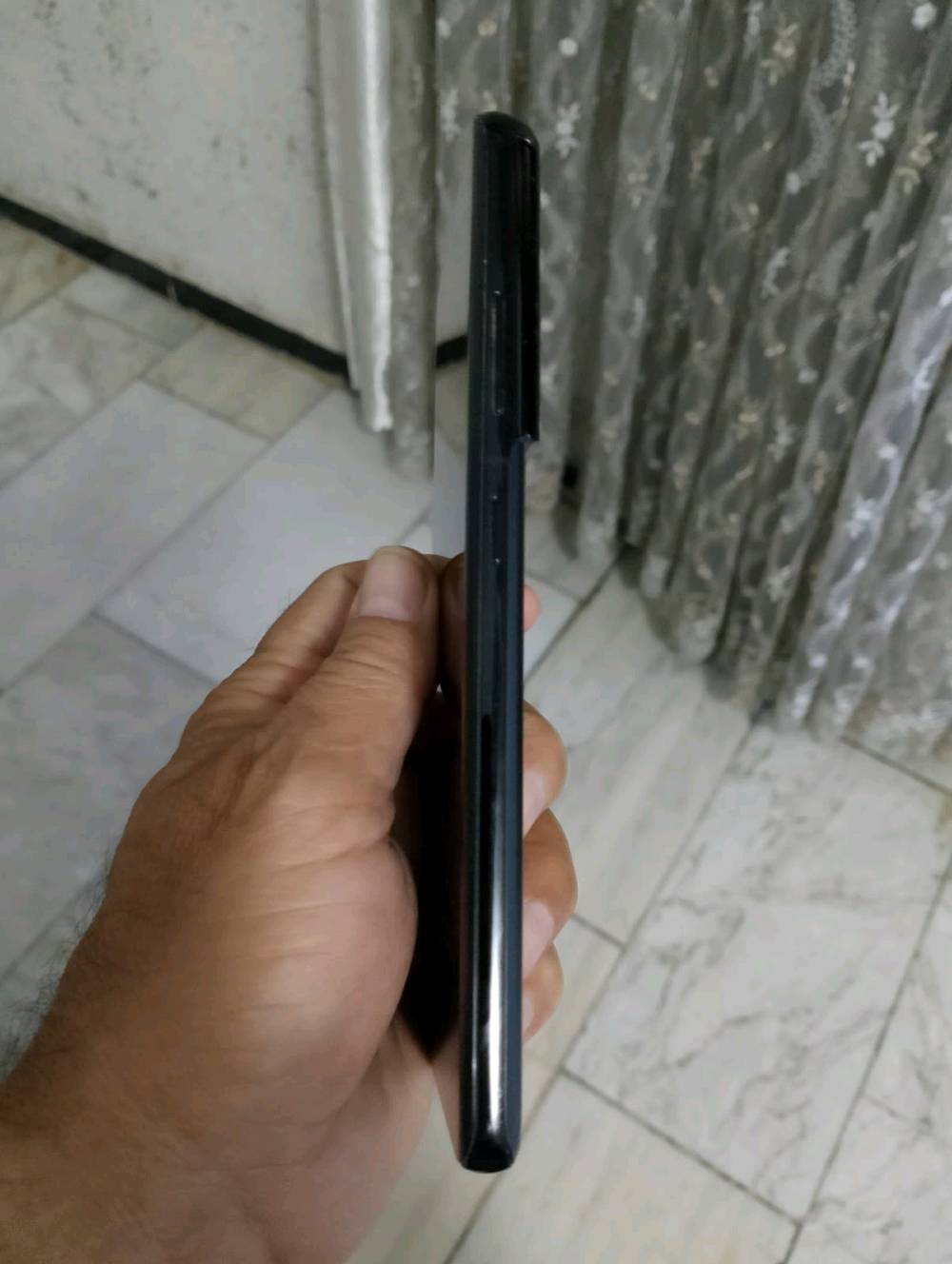 GalaxyS21 Ultra  5G
دبل شريحة ذاكره256/عشوائية 12بس بي كسر بشاشة جوه ما مأثر عل لمس من اول مجبته 
جهاز بلادي ما مفتوح ولا داخل تصليح للبيع لو مراوس بوكو