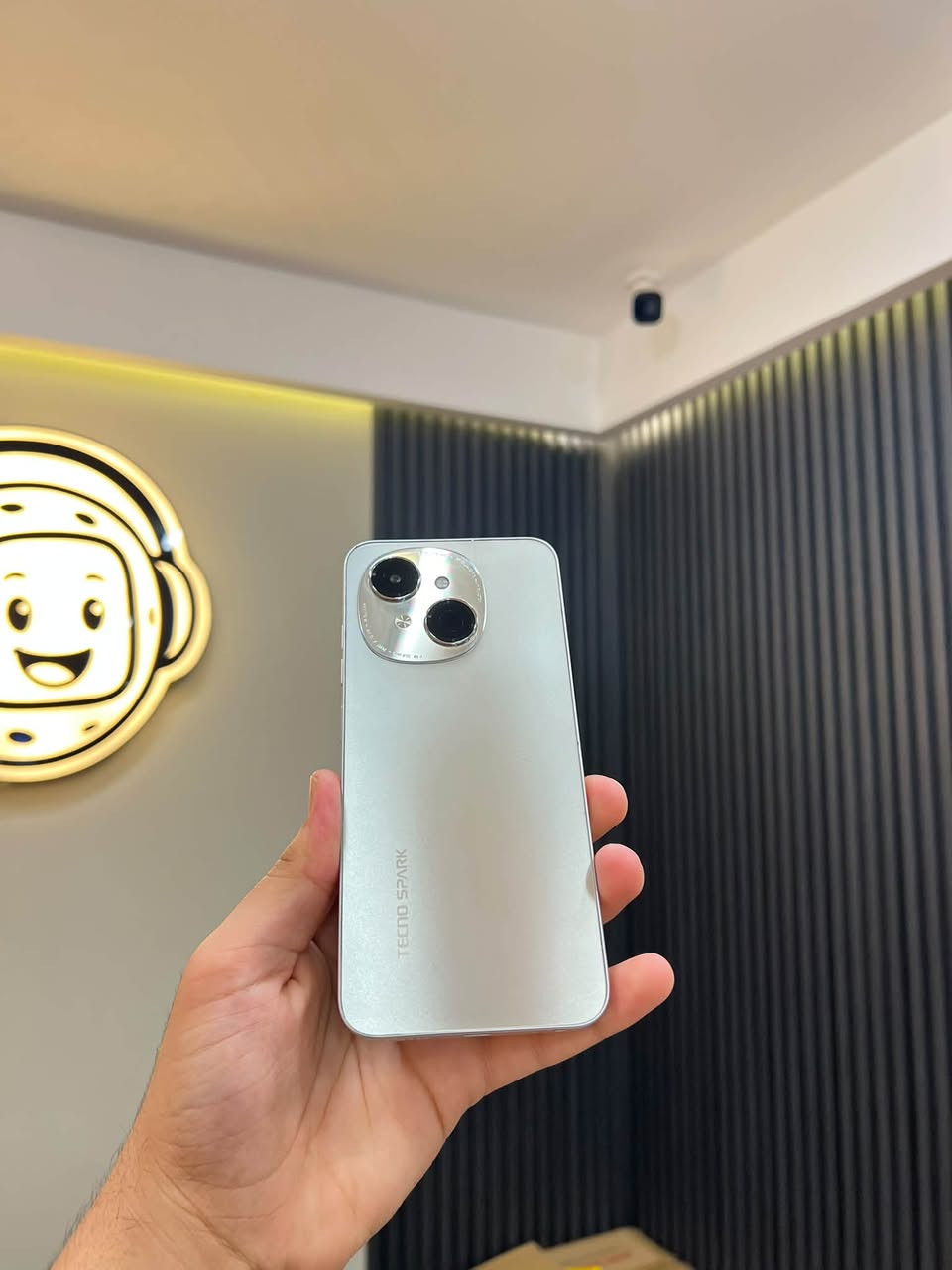 TECNO SPARK Go 1 🩶
بسعر 135 الف فقط مع كامل ملحقات 🥰

الذاكرة 128GB

رام 8GB

البطارية 5000mAh

بصمة جانبية 

صوّت استيريو 

تردد الشاشة 120Hz

جهاز كلش حلو ونظيف ❤️‍🔥

المكان موصل حي الميثاق قرب مسجد العدل 

للاستفسار 
***********
