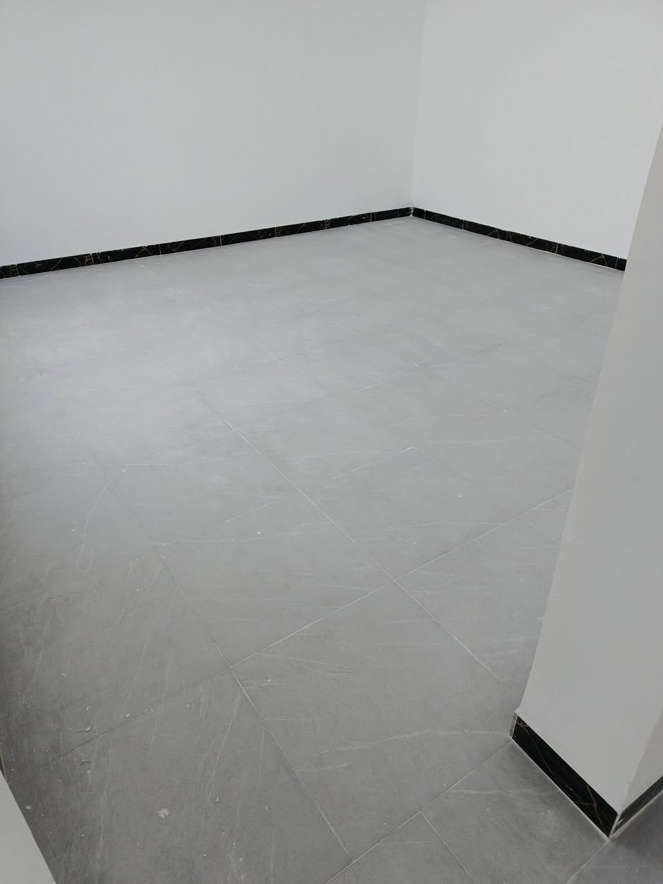 سلام عليكم خلفه سيراميك ومرمر وكاشي
شغل درجه اولا  متفرغ حاليا 
نشتغل كل محافضات العراق 
للاتصال ***********
