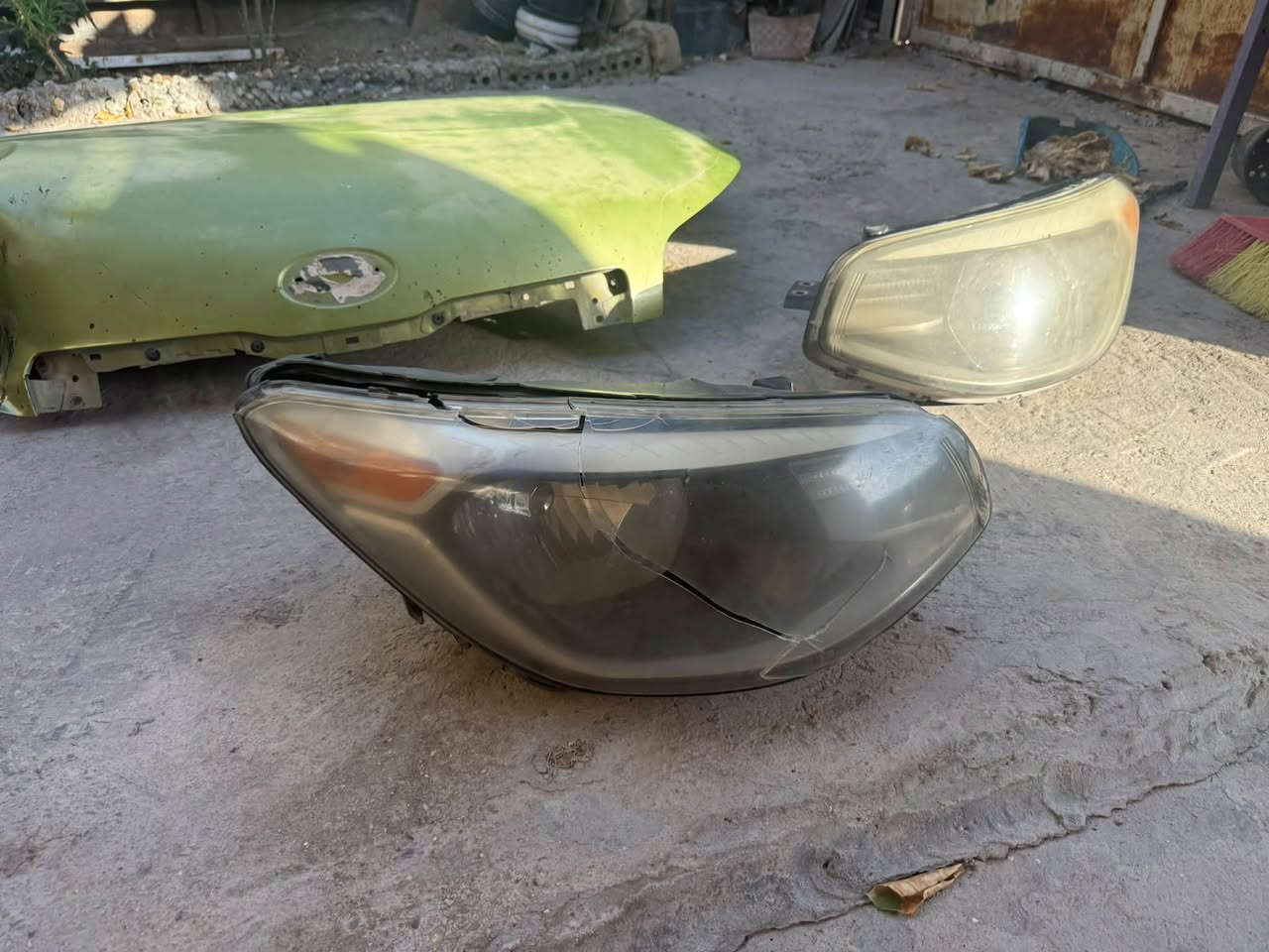 للبيع قطعة من الكي أوبتيما 🚗
• باكلايتين
• الباكلايت اليمين بيه كسر بالقاعدة وبالجامة.
• الباكلايت اليسار ما بيه أي فطرة أو شي، بس يحتاج جلي.
• البنيت يرجع.
• السعر: 100 ألف دينار 💰

للمهتمين مراسلة خاص.
رقم ***********
