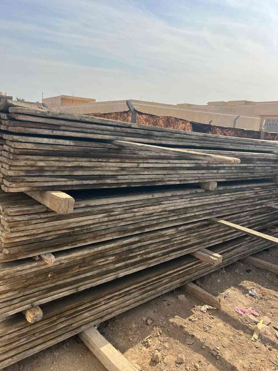 السلام عليكم خشب للبيع طوال فقط
لوح طول 4متر 640
لو طول 3 متر 4 مكاعب ونص
سير طول 3متر 84
ابيع شلع على مكعب عنوان حله اتصال ***********
