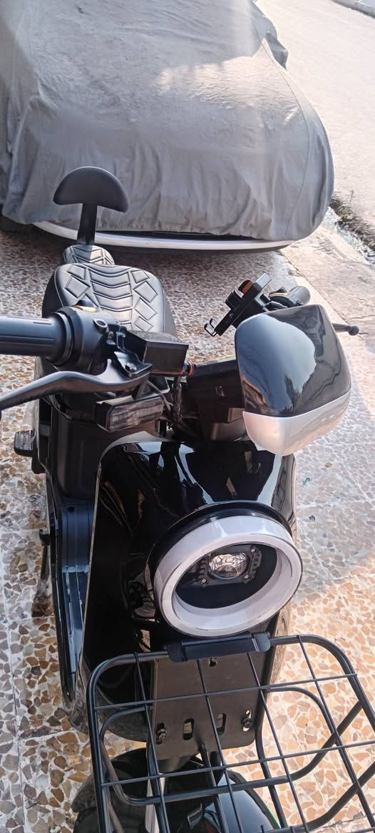 للبيع.. ⚠️
ماطور🛵 R9 موديل 2026 مستعمل اقل من اسبوعين 5 بطاريات 32 امبير ملف 1200 واط نحاس حقيقي دبل سويچ دبل كارت وبصمه تشغيل عن بعد السعر 580 وبي مجال بسيط.. 
العنوان موصل الجانب الايمن موصل الجديده 
☎️ ***********
☎️ ***********
