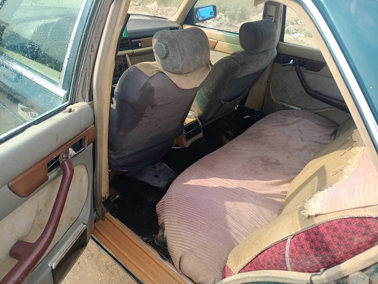 السلام عليكم للبيع مارسدس جامبو موديل ١٩٩١
مكينة فيفيتي ٢٥٠٠ مكينة وكير جدد حدادة جديدة تخم تاير جديد توه مشدود كهربائيات كلها شغالة 
رقم كربلاء  دولي سنوية لغاية ال٣٠ 
سيارة جاهزة ومانقصها شي وتراي وين مايعجبك السعر ٢٨ 
عنواني البصرة القرنة 
للاستفسار ***********
