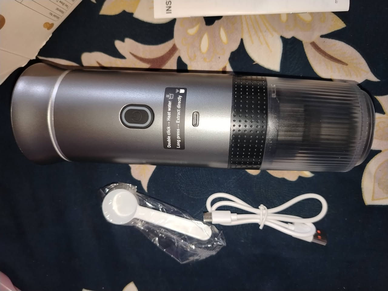 ماكينة إسبريسو محمولة (Portable Espresso Maker) تعمل بالبطارية وقابلة للشحن عبر منفذ Type-C، وهي مصممة للاستخدام أثناء السفر والرحلات. 

الاستفسار خاص او واتساب ***********
