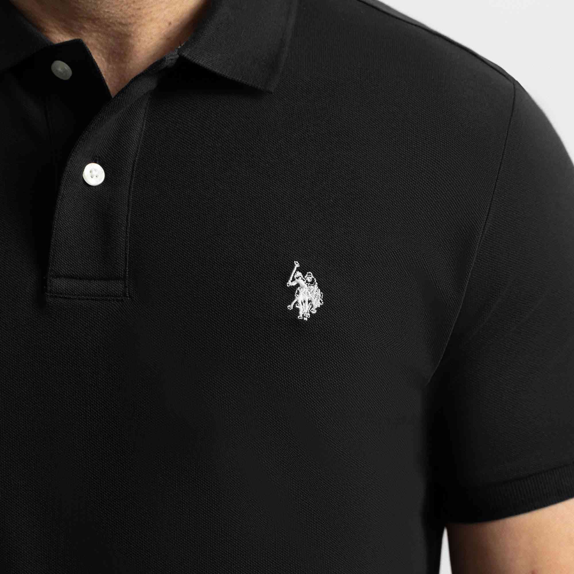 #تيشرتات أصلية ماركة U.s.polo assn صنع بنغلاديش البلد المنتج الولايات المتحدة الأمريكية 🇺🇸 الخامة حجرية القالب ريكولار فت القياسات المتوفر s.xl.xxl اللون الأسود اما اللون الأبيض منوفر قياس S.M.L.XL.XXL للحجز والاستفسار مراسلة الصفحة أو الاتصال على الهاتف المخصص ☎️ *********** العنوان بغداد العطيفية شارع المحكمة مجاور حلويات القند الفرع الثاني بغداد علي الصالح حي قرب مجمع رويل ستي خدمة توصيل لجميع المحافظات #العراقية.
