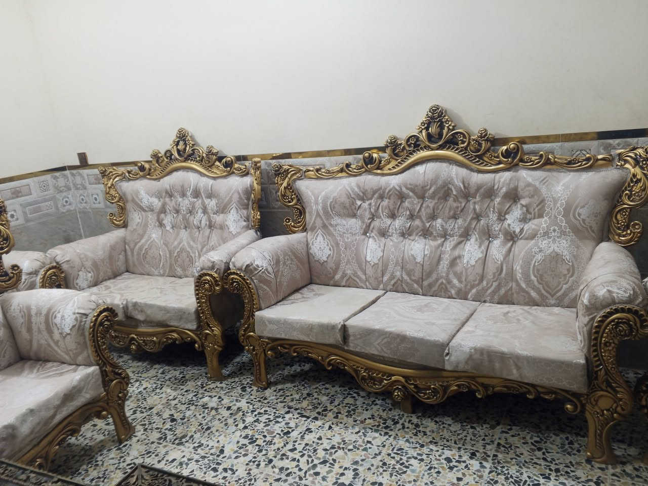 السلام عليكم تخم 20 مقعد ملكي نضيف جدن سعر 1250 او بي مجال عنواني بغداد مدينت الصدر ***********
