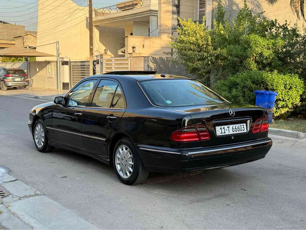 مرسيدس ام عيون E320 موديل 2000 اصل 
محرك V6 ،، السياره فول مواصفات فئه افنگارد
صبغ عام مكفوله من اي ضربه خفيفه او قويه ومكفوله من اي خياس او تعمير ،، السياره جاهزه من كل النواحي محرك وكير مكفولات صدر امامي خلفي جديد منظومه تبريد كامله جديده تخم تاير مع الباتري جديد ،، رقم بغداد دولي وبأسمي ،، المكان بغداد حي الخضراء 
السعر 105 ورقه 
*********** بغداد, العراق
