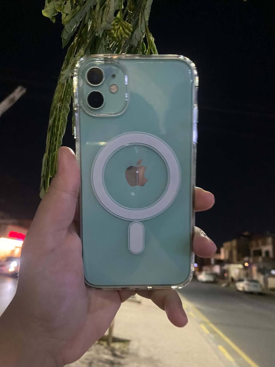 📱 آيفون 11 (iPhone 11) - للبيع 📱
​💾 الذاكرة: 128 جيجابايت.
​📲 الشريحة: دبل سيم كارت (Dual SIM).
​⚡ الحالة: شغال كامل وجاهز للاستخدام.
​📸 الكاميرا: كامرة تخبل، نظيفة جداً ودمعة.
​🖥️ الشاشة: مبدلة نوعية ممتازة (بيها فطر بسيط ما يؤثر على اللمس نهائياً).
​🔋 البطارية: مبدلة أحسن نوعية بالسوق.
​👤 بصمة الوجه (Face ID): مرات تشتغل ومرات لا (مبيوعة كعاطلة للأمانة).
​📍 المكان: الموصل - الجانب الأيسر.
​💰 السعر: 180 ألف (وبي مجال بسيط للطيبين).

نص مكتوب في الصور:
- ٩:٠٧ بصمة الوجه ورمز الدخول يمكنك إدارة التطبيقات التي تستخدم بصمة الوجه وإعدادات الوصول الأخرى على iPhone، وإعداد المظاهر البديلة، وتغيير رمز الدخول. معرفة المزيد... استخدام بصمة الوجه في فتح قفل iPhone App Store و iTunes Store غير التلامسية والدفعات التعبئة التلقائية لكلمة السر يمكن للـ iPhone التعرف على ملامح مميزة ثلاثية الأبعاد لوجهك للتمكن من الوصول بأمان إلى التطبيقات وإجراء الدفعات. حول بصمة الوجه والخصوصية... إعداد مظهر آخر لك بالإضافة إلى تعلُّم هيئتك باستمرار تستطيع بصمة الوجه أن تتعرف على مظهر آخر لك.