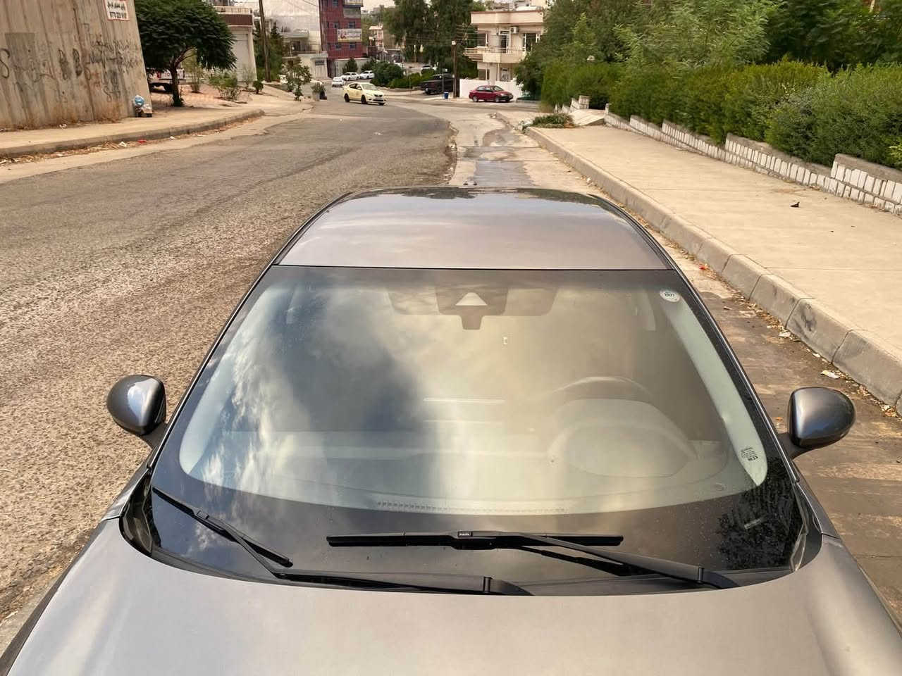 سلام وعليكم نيسان سينترا للبيع موديل (٢٠٢٢)گير مكينه بشرط ممفتوح ماشيه ١١٨ بس بي قطعتين صبغ يم سايق شويه لازم داخل وبي كولش قليل حالوب سعر ١١٠$وبيه مجال قليل للستفسار اتصل ***********

