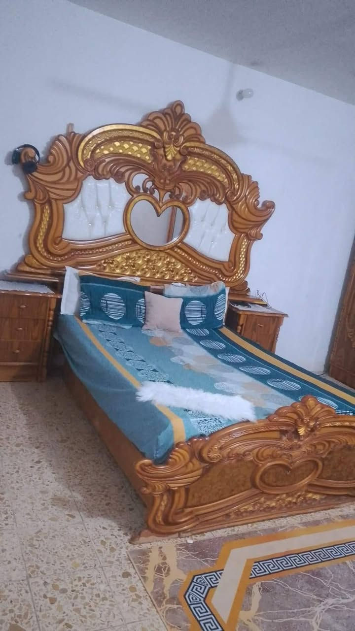 غرفه للبيع السعر 600 وبيها مجال للاستفسار هذا رقمي
*********** نجاره مستخدمه
