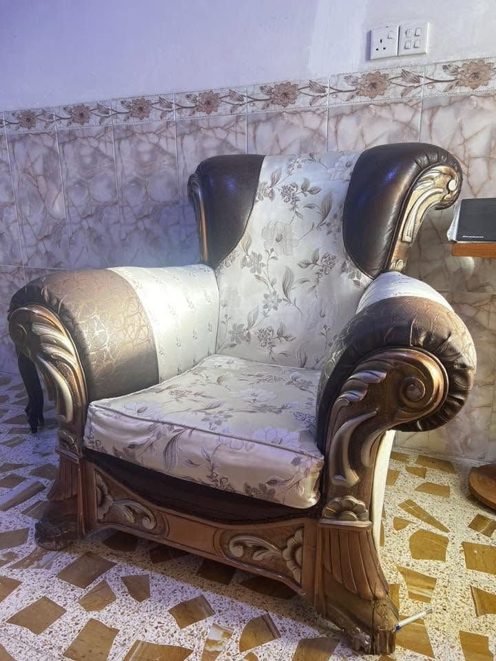 طقم رئاسي • ٥ قطع • نضيف