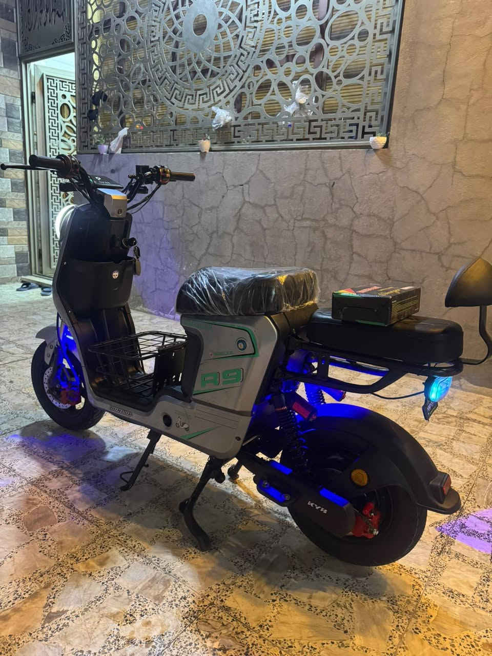 السلام عليكم دراجة شحن للبيع نوع R9
موديل 26 
5بطاريات الاكبار ونلي جدد 
نضام مثبت سرعه 
تشغيل عن بعد 
انذار ضد السرقه 
قفل استيرن 
لايت عالي وناصي 
اشاير يمنه ويسرى 
دبل اشارة 
هورن 
4 نمر سرعه حقيقي 70 
تايرات 2 جدد 
سويج 2+بصمه 2
حساسات بريك امامي وخلفي 
مكاني بغداد البلديات 
السعر 380و بيها مجال بسيط
الاستفسار *********** بس رصيد
الاستفسار ***********بس واتساب
