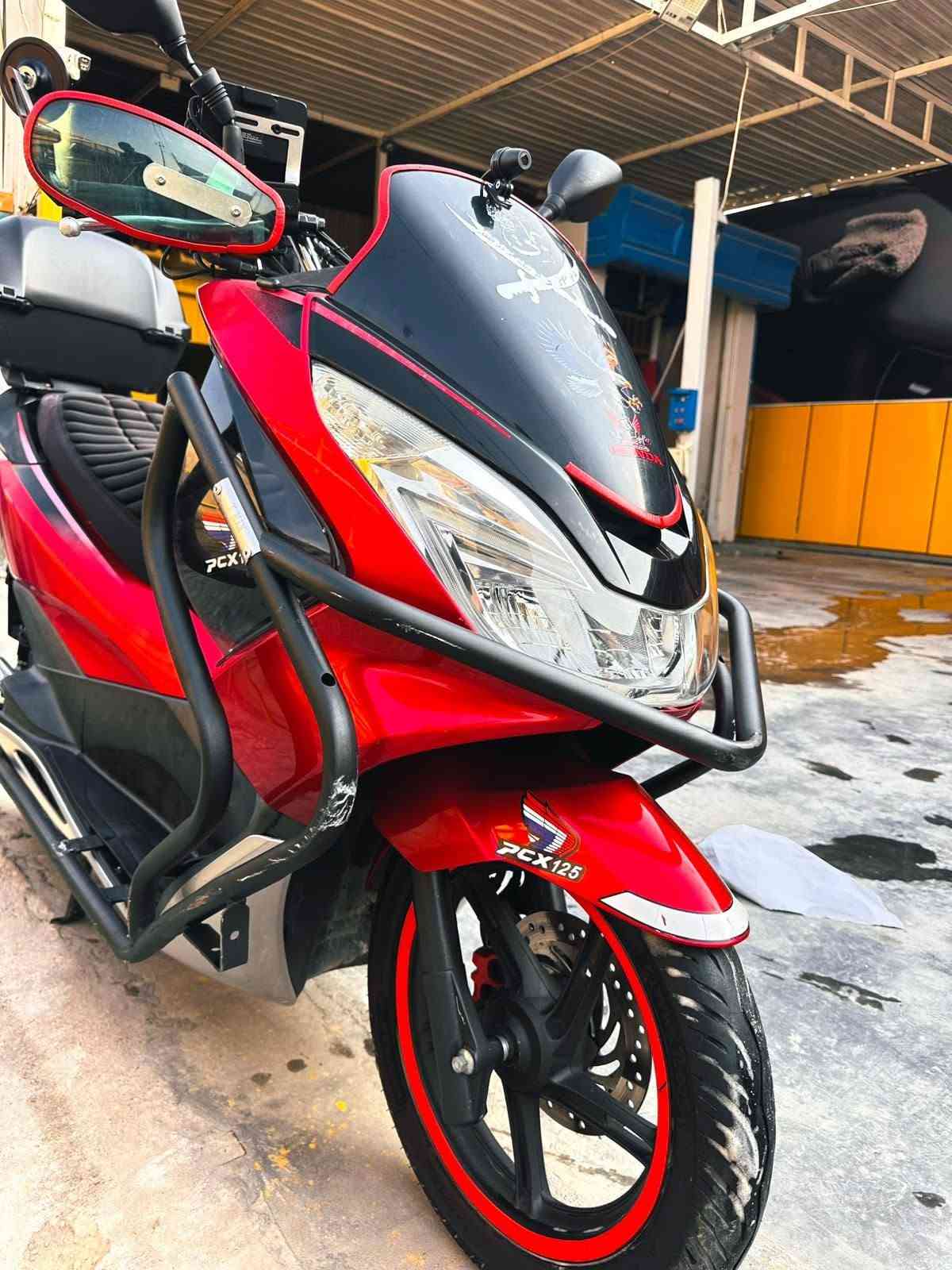 سلام عليكم🏍 دراجهPCX محرك 125ياباني🇯🇵 جيل ثاني
حساس ازدحام حرف A تدفئة بل ستيرن دبل اشاره
كامرات 📽اماميه و خلفيه🎥 صوره و صوت🎙  تسجيل شهري تحديد موقع📍 GPS  درع🛡 صندوق مالته الاصلي سستم 🎧🎼سماعات بل صندوق صوت كلش عالي دبلات الخلفية مال جيل الرابع يعني طسته كلش حلوه (دراجه بدون رقم) {منفيس الدراجه موجود و المكاتبه المعرض موجوده}  
عنوان بغداد حي اور قرب مستشفى المؤيد الأهلي 2
سعره ٢٢💲 ورقه بيه مجال خابرني و بل خدمه ما اقصر وياك
***********
***********
